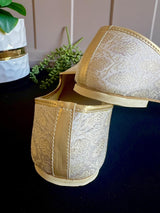 Off White handmade men's jutti / mojari wedding shoes in brocade with traditional brocade weaving — Kaash Collection