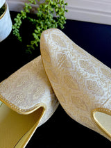 Off White handmade men's jutti / mojari wedding shoes in brocade with traditional brocade weaving — Kaash Collection