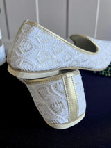 Handmade Mens Wedding Shoes in White | Mens Shoes for Kurtas | Traditional Mojari Shoes | Indian Ethnic Wedding Footwear for Men - Kaash