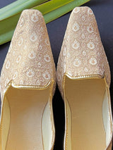 Gold handmade men's jutti / mojari wedding shoes in brocade with traditional brocade weaving — Kaash Collection