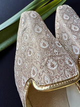 Gold handmade men's jutti / mojari wedding shoes in brocade with traditional brocade weaving — Kaash Collection