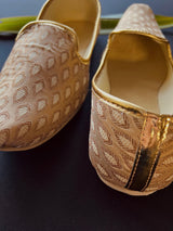 Gold handmade men's jutti / mojari wedding shoes in brocade with traditional brocade weaving — Kaash Collection