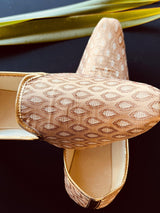 Gold handmade men's jutti / mojari wedding shoes in brocade with traditional brocade weaving — Kaash Collection