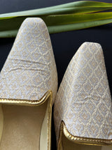 Handmade Mens Wedding Shoes in Off White | Mens Shoes for Kurtas | Traditional Mojari Shoes | Indian Ethnic Wedding Footwear for Men - Kaash