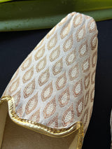 Off White Mens Mojaris – Indian Wedding Shoes - Kaash