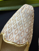 Off White Mens Mojaris | Indian Wedding Shoes | Mens Handmade Juttis | Indian Ethnic Wedding Footwear for Men | India Store | Shoes for Men - Kaash