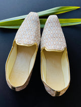 Off White Mens Mojaris | Indian Wedding Shoes | Mens Handmade Juttis | Indian Ethnic Wedding Footwear for Men | India Store | Shoes for Men - Kaash