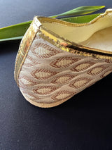 Off White Mens Mojaris | Indian Wedding Shoes | Mens Handmade Juttis | Indian Ethnic Wedding Footwear for Men | India Store | Shoes for Men - Kaash