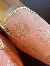 Peach Pink handmade men's jutti / mojari wedding shoes in brocade with traditional brocade weaving — Kaash Collection