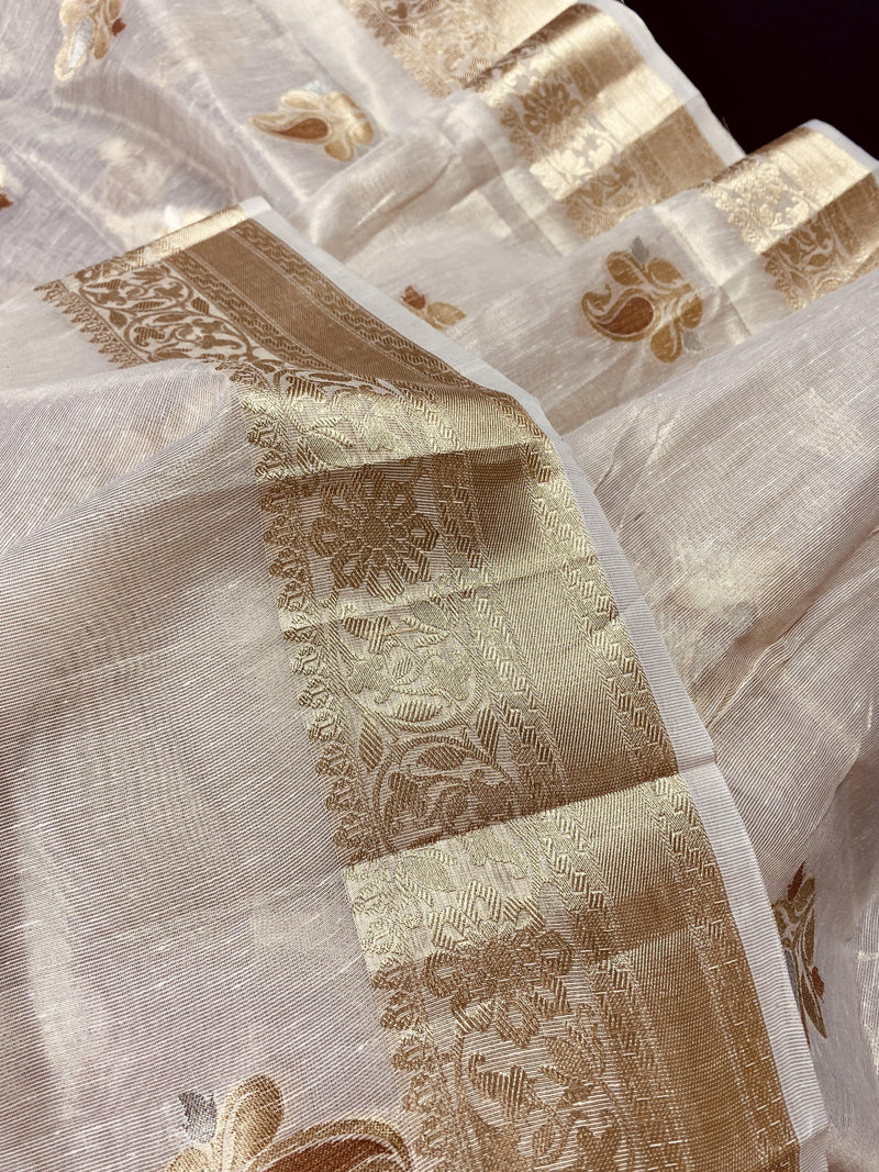 Off White with tint of Gold Linen Soft Silk Saree with Banarasi Borders and Pallu | Light Weight Saree with Zari Weave | Kaash Collection - Kaash Collection