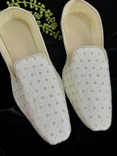 Handmade Men Wedding Shoes in Off White with Embroidery | Mens Shoes | Traditional Mojari Shoes | Indian Ethnic Wedding Footwear for Men - Kaash