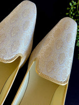Off White handmade men's jutti / mojari wedding shoes in brocade with traditional brocade weaving — Kaash Collection