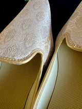 Off White handmade men's jutti / mojari wedding shoes in brocade with traditional brocade weaving — Kaash Collection