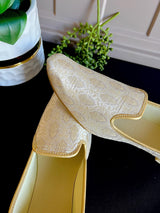 Off White handmade men's jutti / mojari wedding shoes in brocade with traditional brocade weaving — Kaash Collection