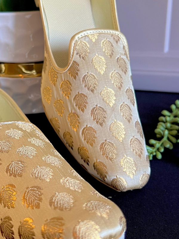 Handmade Mens Wedding Shoes in Gold Color | Mens Shoes for Kurtas | Traditional Mojari Shoes | Indian Ethnic Wedding Footwear for Men - Kaash