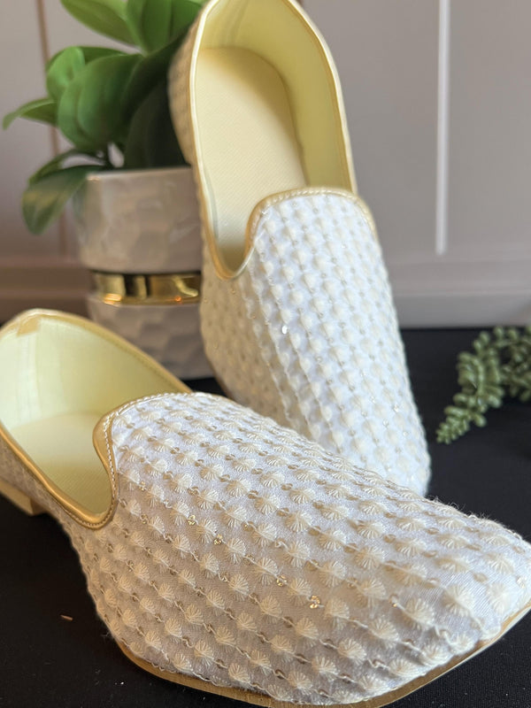 Handmade Mens Wedding Shoes in Ivory White Color | Jutti for Men | Traditional Handmade Mojari | Indian Ethnic Wedding Footwear for Men - Kaash