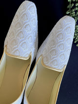 White handmade men's jutti / mojari wedding shoes in cotton silk with embroidery with tiny gold sequins — Kaash Collection