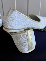 White handmade men's jutti / mojari wedding shoes in cotton silk with embroidery with tiny gold sequins — Kaash Collection