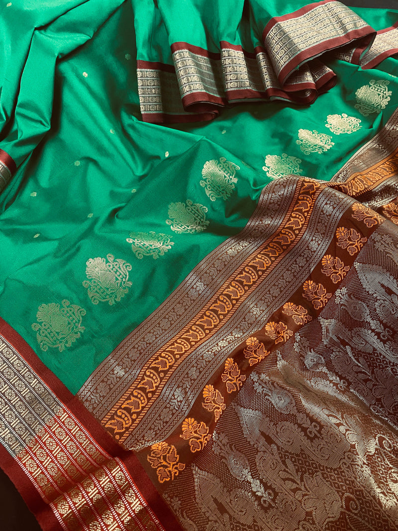 Green Gadwal Soft Silk Saree | Traditional Pallu and Borders Zari Weave | Soft Silk Sarees
