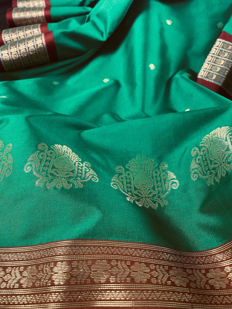 Green Gadwal Soft Silk Saree | Traditional Pallu and Borders Zari Weave | Soft Silk Sarees