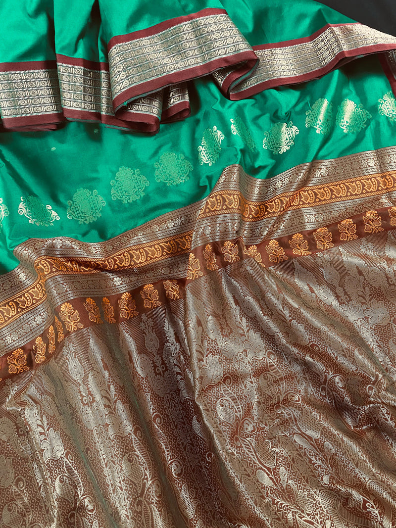 Green Gadwal Soft Silk Saree | Traditional Pallu and Borders Zari Weave | Soft Silk Sarees