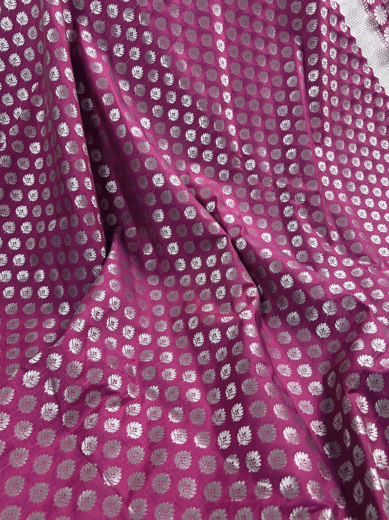 Onion Pink Traditional Banarasi Silk Handloom Saree in Sliver Zari Weave