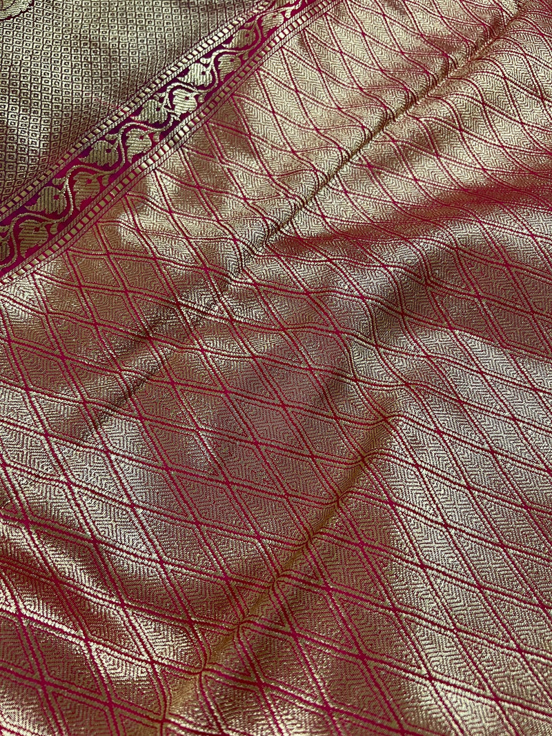 Black with Pink Color Traditional Banarasi Silk Handloom Saree