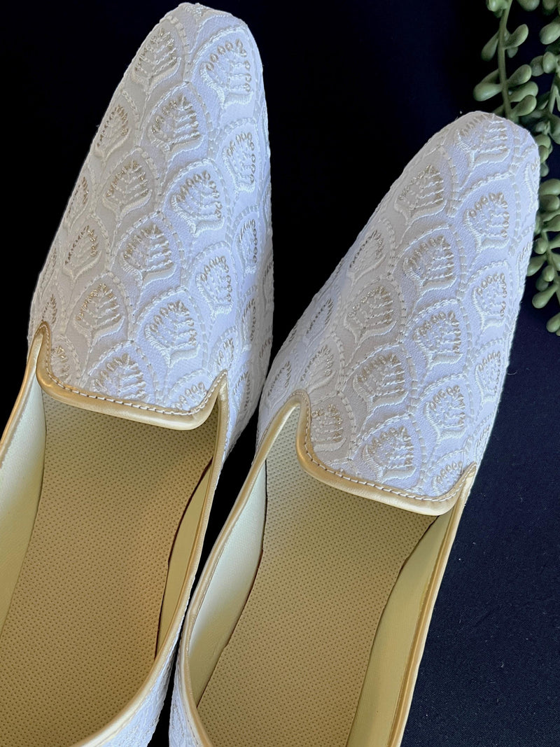 Handmade Mens Wedding Shoes in White | Mens Shoes for Kurtas | Traditional Mojari Shoes | Indian Ethnic Wedding Footwear for Men