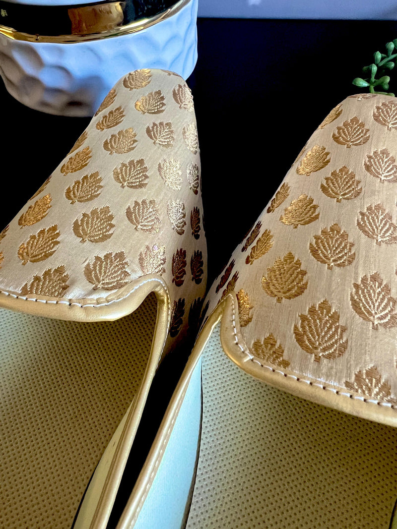 Handmade Mens Wedding Shoes in Gold Color | Mens Shoes for Kurtas | Traditional Mojari Shoes | Indian Ethnic Wedding Footwear for Men