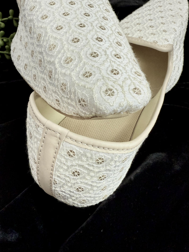 Handmade Men Wedding Shoes in Off White with Emberiodery | Mens Shoes | Traditional Mojari Shoes | Indian Ethnic Wedding Footwear for Men