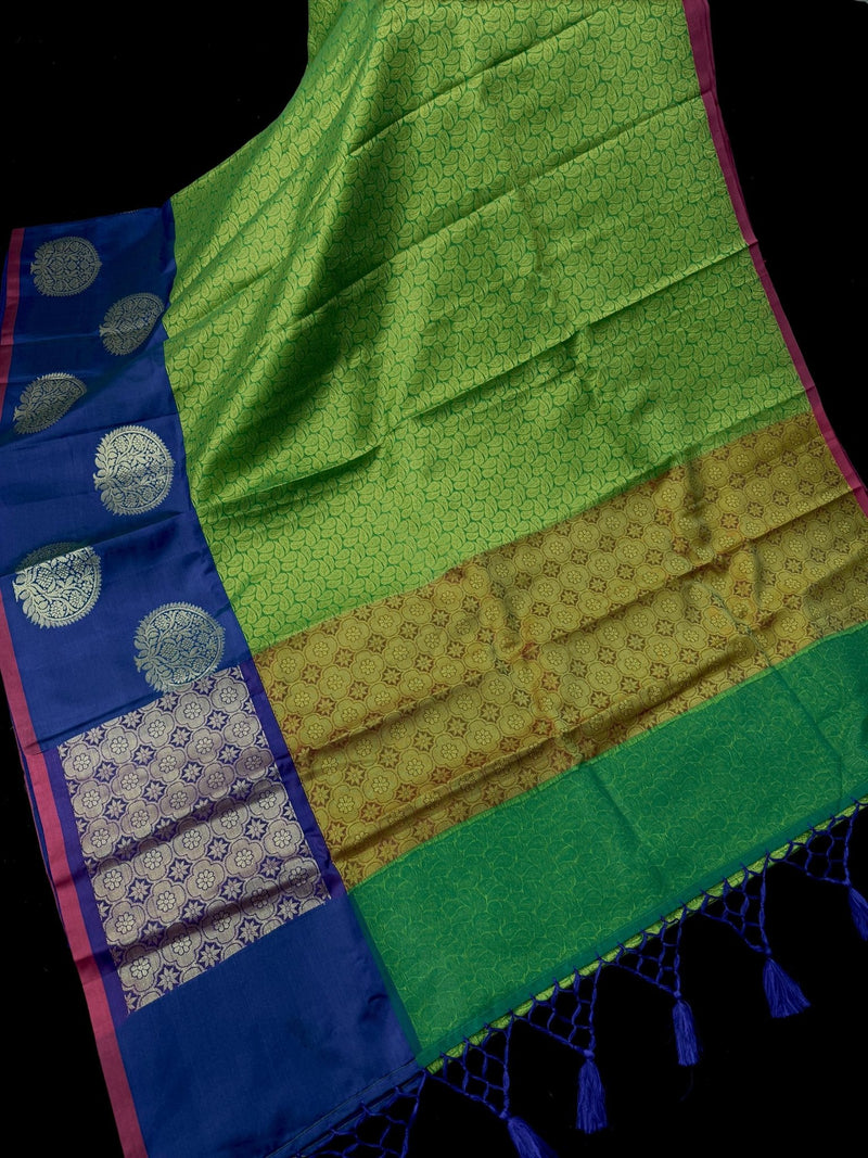 Parrot Green with Peacock Blue Banarasi saree in soft silk with tanchoi parsely design — Kaash Collection