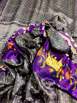 Greyish Purple Pure Gajji Silk Bandhani saree in pure gajji silk with bandhani with pichwai prints & tissue pallu — Kaash Collection