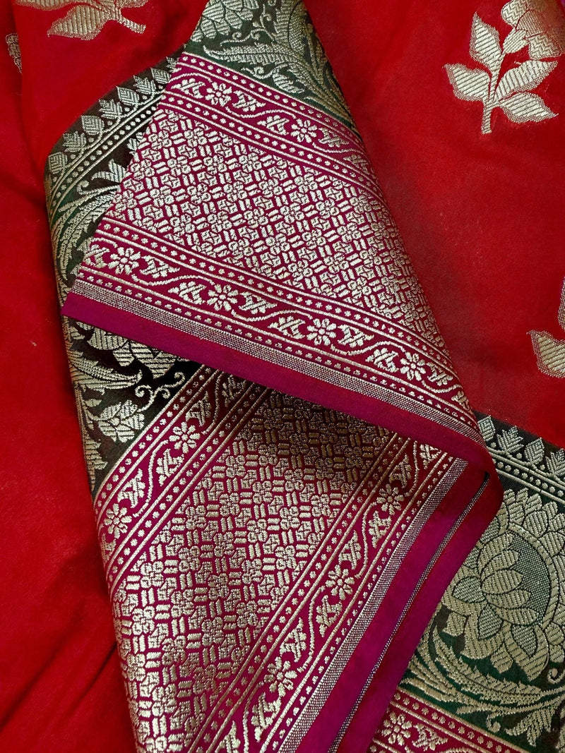 Red Handloom Banarasi Silk Saree with Pink border and Pallu with Floral Buttas - Kaash