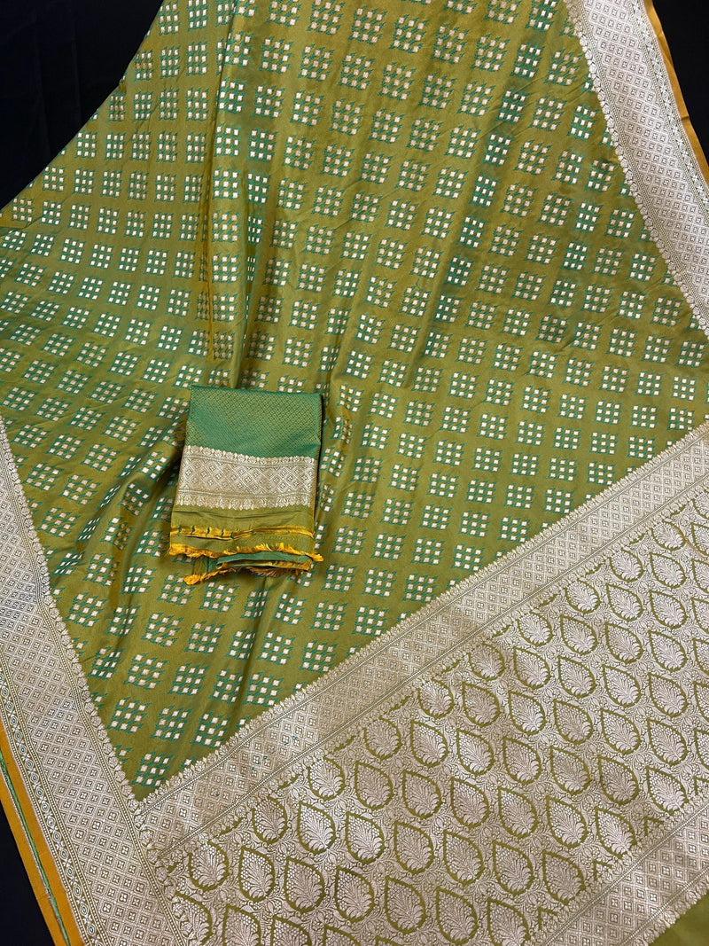 Statement Mehandi Green Saree with Dual Shade of Green in soft Banarasi Silk with Banarasi Border and Pallu with Kadhua Tanchoi Weave - Kaash