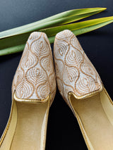 Handmade Mens Wedding Shoes in Off-White | Jutti for Men | Traditional Handmade Mojari | Indian Ethnic Wedding Footwear for Men - Kaash Collection