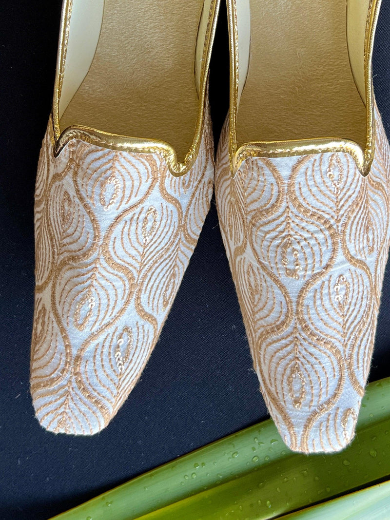 Handmade Mens Wedding Shoes in Off-White | Jutti for Men | Traditional Handmade Mojari | Indian Ethnic Wedding Footwear for Men - Kaash Collection