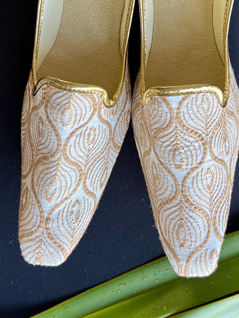 Handmade Mens Wedding Shoes in Off-White | Jutti for Men | Traditional Handmade Mojari | Indian Ethnic Wedding Footwear for Men - Kaash