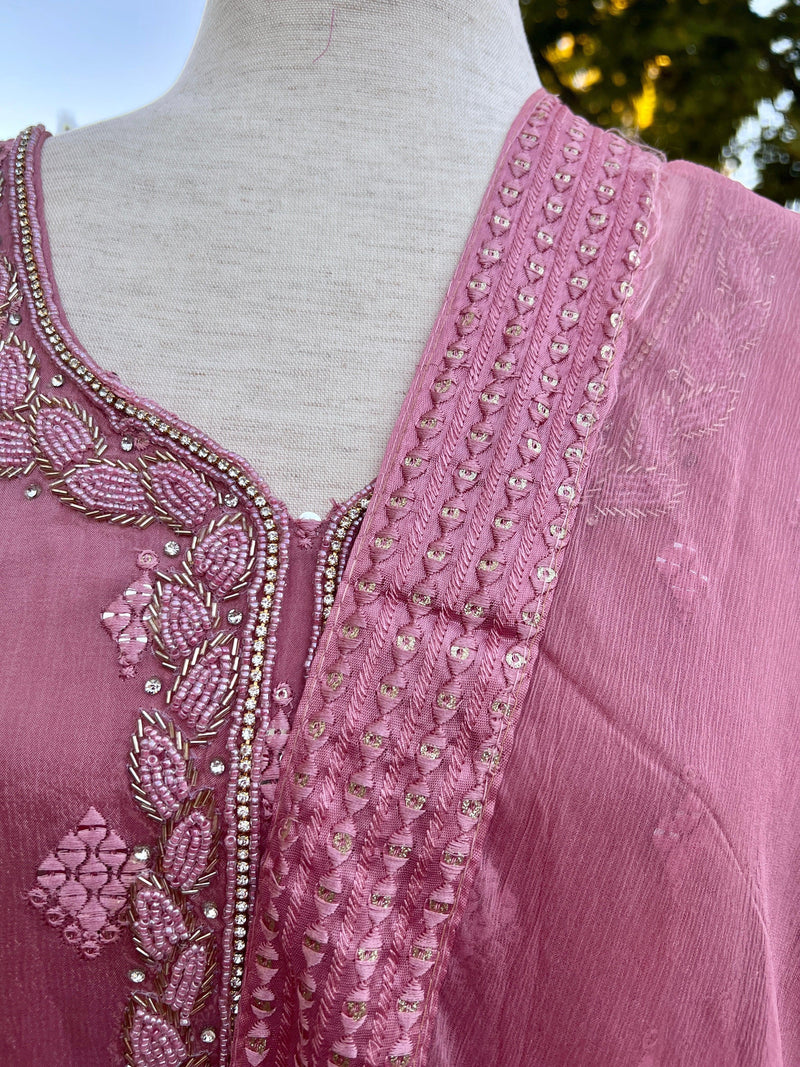 Mauve Color 3pcs Suit in Silk material with Chiffon Dupatta. - Kaash