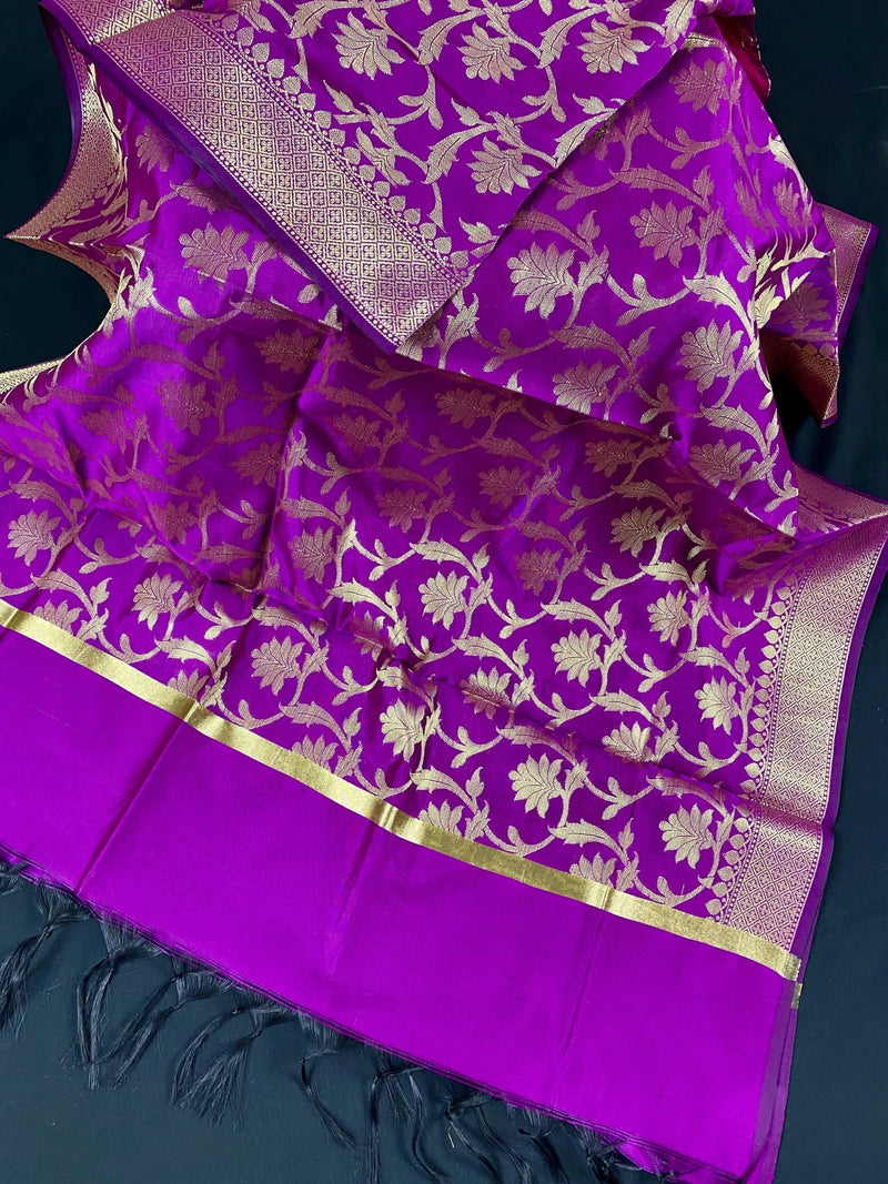 Purple Banarasi Floral Pattern dupatta in banarasi silk (non-pure) with floral with full jaal & tassels — Kaash Collection